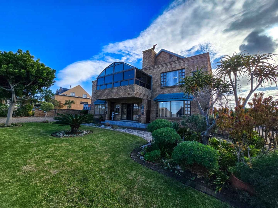 5 Bedroom Property for Sale in Stilbaai Wes Western Cape